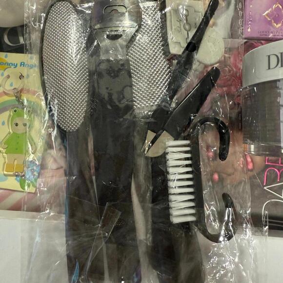 Nail Essential Kit - Picture 2 of 4